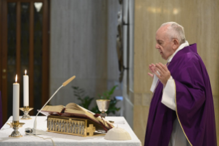 10-Celebrazione della Santa Messa nella Cappella della <i>Domus Sanctae Marthae</i>: Tornare a Dio è tornare all’abbraccio del Padre