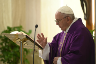 7-Celebrazione della Santa Messa nella Cappella della <i>Domus Sanctae Marthae</i>: Tornare a Dio è tornare all’abbraccio del Padre