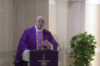 1-Messe quotidienne dans la chapelle de la résidence Sainte-Marthe: « Avec le “ cœur nu ” »