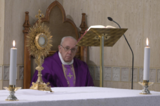 3-Messe quotidienne dans la chapelle de la résidence Sainte-Marthe: « Avec le “ cœur nu ” »