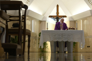 0-Misa celebrada por el papa Francisco de forma privada en la capilla de la Casa Santa Marta: <i>Qué sucede cuando pasa Jesús</i>