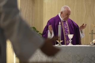 3-Santa Missa celebrada na capela da Casa Santa Marta: "O que acontece quando Jesus passa"
