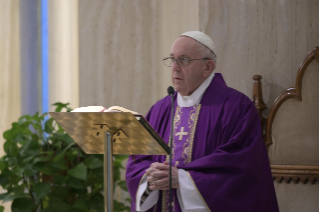 1-Messe quotidienne dans la chapelle de la résidence Sainte-Marthe : « Il faut prier avec foi, persévérance et courage »