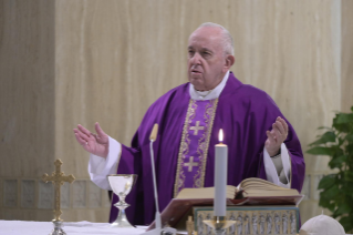 7-Messe quotidienne dans la chapelle de la résidence Sainte-Marthe : « Il faut prier avec foi, persévérance et courage »