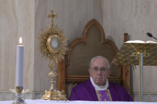 11-Messe quotidienne dans la chapelle de la résidence Sainte-Marthe : « Il faut prier avec foi, persévérance et courage »