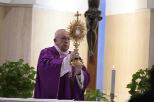 9-Messe quotidienne dans la chapelle de la résidence Sainte-Marthe : « Il faut prier avec foi, persévérance et courage »