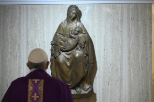 9-Misa celebrada por el papa Francisco de forma privada en la capilla de la Casa Santa Marta: <i>La enfermedad de la acedia y el agua que nos regenera</i>