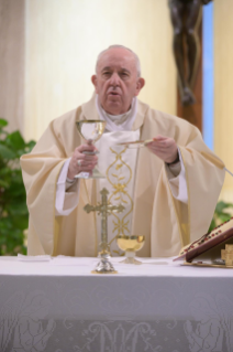0-Misa celebrada por el papa Francisco de forma privada en la capilla de la Casa Santa Marta: <i>Ante el misterio</i>