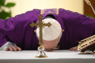 2-Messe quotidienne dans la chapelle de la résidence Sainte-Marthe : « Le peuple de Dieu suit Jésus et il ne se fatigue pas »