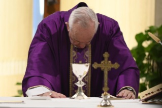 6-Messe quotidienne dans la chapelle de la résidence Sainte-Marthe : « Le peuple de Dieu suit Jésus et il ne se fatigue pas »