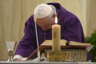 5-Santa Missa celebrada na capela da Casa Santa Marta: "Confiar na misericórdia de Deus"