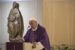 4-Frühmesse in der Kapelle der Casa Santa Marta: Im Kreuz die Erlösung sehen