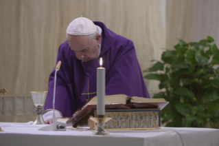 5-Frühmesse in der Kapelle der Casa Santa Marta: Im Kreuz die Erlösung sehen