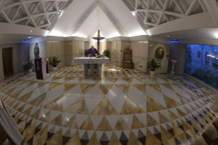 10-Frühmesse in der Kapelle der Casa Santa Marta: Im Kreuz die Erlösung sehen