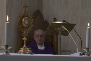 12-Frühmesse in der Kapelle der Casa Santa Marta: Im Kreuz die Erlösung sehen