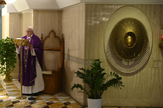 6-Messe quotidienne dans la chapelle de la résidence Sainte-Marthe: « Les trois dimensions de la vie chrétienne : l’élection, la promesse, l'alliance »