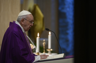 4-Misa celebrada por el papa Francisco de forma privada en la capilla de la Casa Santa Marta: <i>Permanecer en el Señor</i>