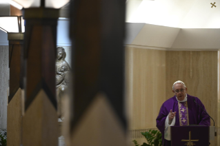 7-Misa celebrada por el papa Francisco de forma privada en la capilla de la Casa Santa Marta: <i>Permanecer en el Señor</i>