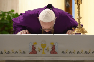 9-Misa celebrada por el papa Francisco de forma privada en la capilla de la Casa Santa Marta: <i>Permanecer en el Señor</i>
