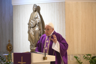 3-Messe quotidienne dans la chapelle de la résidence Sainte-Marthe: « Les trois dimensions de la vie chrétienne : l’élection, la promesse, l'alliance »