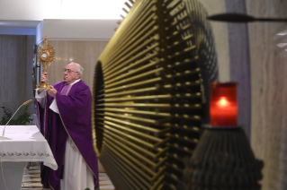 10-Messe quotidienne dans la chapelle de la résidence Sainte-Marthe: « Les trois dimensions de la vie chrétienne : l’élection, la promesse, l'alliance »