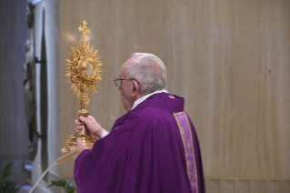 9-Santa Missa celebrada na capela da Casa Santa Marta: "As três dimensões da vida cristã: eleição, promessa, aliança"