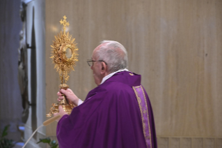 9-Messe quotidienne dans la chapelle de la résidence Sainte-Marthe: « Les trois dimensions de la vie chrétienne : l’élection, la promesse, l'alliance »