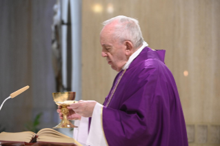 8-Messe quotidienne dans la chapelle de la résidence Sainte-Marthe: « Les trois dimensions de la vie chrétienne : l’élection, la promesse, l'alliance »