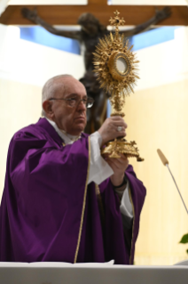 7-Misa celebrada por el papa Francisco de forma privada en la capilla de la Casa Santa Marta: <i>La Dolorosa, discípula y madre</i>