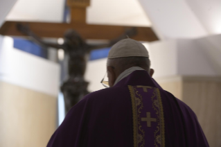 1-Messe quotidienne dans la chapelle de la résidence Sainte-Marthe : « Le processus de la tentation »