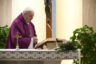 3-Messe quotidienne dans la chapelle de la résidence Sainte-Marthe . « Persévérer dans le service »