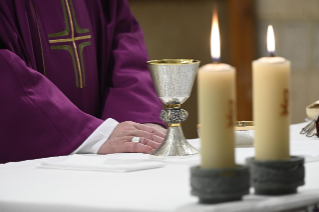 6-Messe quotidienne dans la chapelle de la résidence Sainte-Marthe . « Persévérer dans le service »