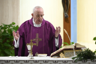 11-Misa celebrada por el papa Francisco de forma privada en la capilla de la Casa Santa Marta: <i>Perseverar en el servicio</i>