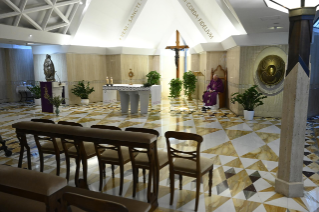 10-Misa celebrada por el papa Francisco de forma privada en la capilla de la Casa Santa Marta: <i>Perseverar en el servicio</i>