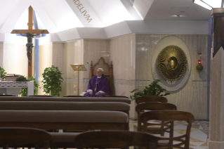 1-Misa celebrada por el papa Francisco de forma privada en la capilla de la Casa Santa Marta: <i>Judas, ¿dónde estás?</i>