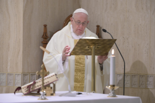 2-Celebrazione della Santa Messa nella Cappella della <i>Domus Sanctae Marthae</i>: "La grazia della fedeltà"  