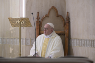 1-Misa celebrada por el papa Francisco de forma privada en la capilla de la Casa Santa Marta: <i>La gracia de la fidelidad</i>