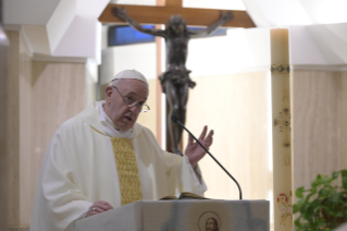 4-Misa celebrada por el papa Francisco de forma privada en la capilla de la Casa Santa Marta: <i>La gracia de la fidelidad</i>