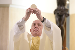 6-Misa celebrada por el papa Francisco de forma privada en la capilla de la Casa Santa Marta: <i>La gracia de la fidelidad</i>