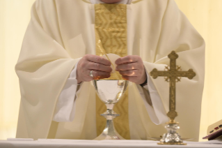 9-Misa celebrada por el papa Francisco de forma privada en la capilla de la Casa Santa Marta: <i>La gracia de la fidelidad</i>