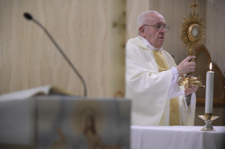 10-Frühmesse in der Kapelle der Casa Santa Marta: Die eigene Sicherheit öffnet den Götzen die Tür