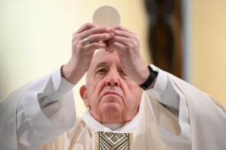 11-Misa celebrada por el papa Francisco de forma privada en la capilla de la Casa Santa Marta: <i>Nuestra fidelidad es la respuesta a la fidelidad de Dios</i>