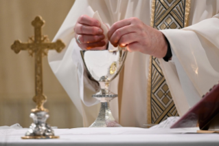 9-Misa celebrada por el papa Francisco de forma privada en la capilla de la Casa Santa Marta: <i>Nuestra fidelidad es la respuesta a la fidelidad de Dios</i>