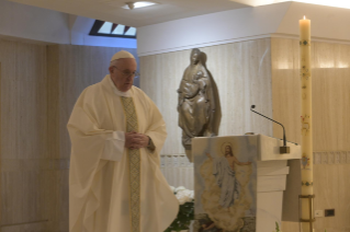 0-Misa celebrada por el papa Francisco de forma privada en la capilla de la Casa Santa Marta: <i>Llenos de gozo</i>
