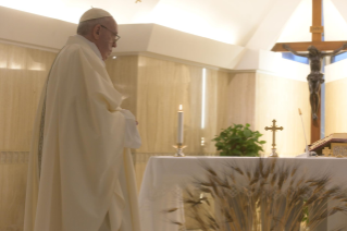 1-Messe quotidienne dans la chapelle de la résidence Sainte-Marthe: « Etre remplis de joie »