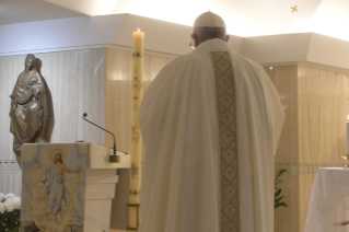 2-Messe quotidienne dans la chapelle de la résidence Sainte-Marthe: « Etre remplis de joie »