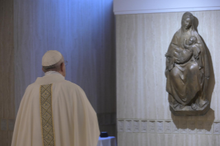 11-Misa celebrada por el papa Francisco de forma privada en la capilla de la Casa Santa Marta: <i>Llenos de gozo</i>