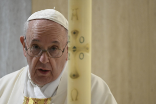 1-Misa celebrada por el papa Francisco de forma privada en la capilla de la Casa Santa Marta: <i>La familiaridad con el Señor</i>