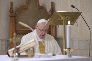 5-Misa celebrada por el papa Francisco de forma privada en la capilla de la Casa Santa Marta: <i>El don del Espíritu Santo: la franqueza, el valor, la parresia</i>
