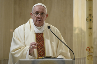 2-Messe quotidienne dans la chapelle de la résidence Sainte-Marthe: « L'Esprit Saint, maître de l'harmonie »